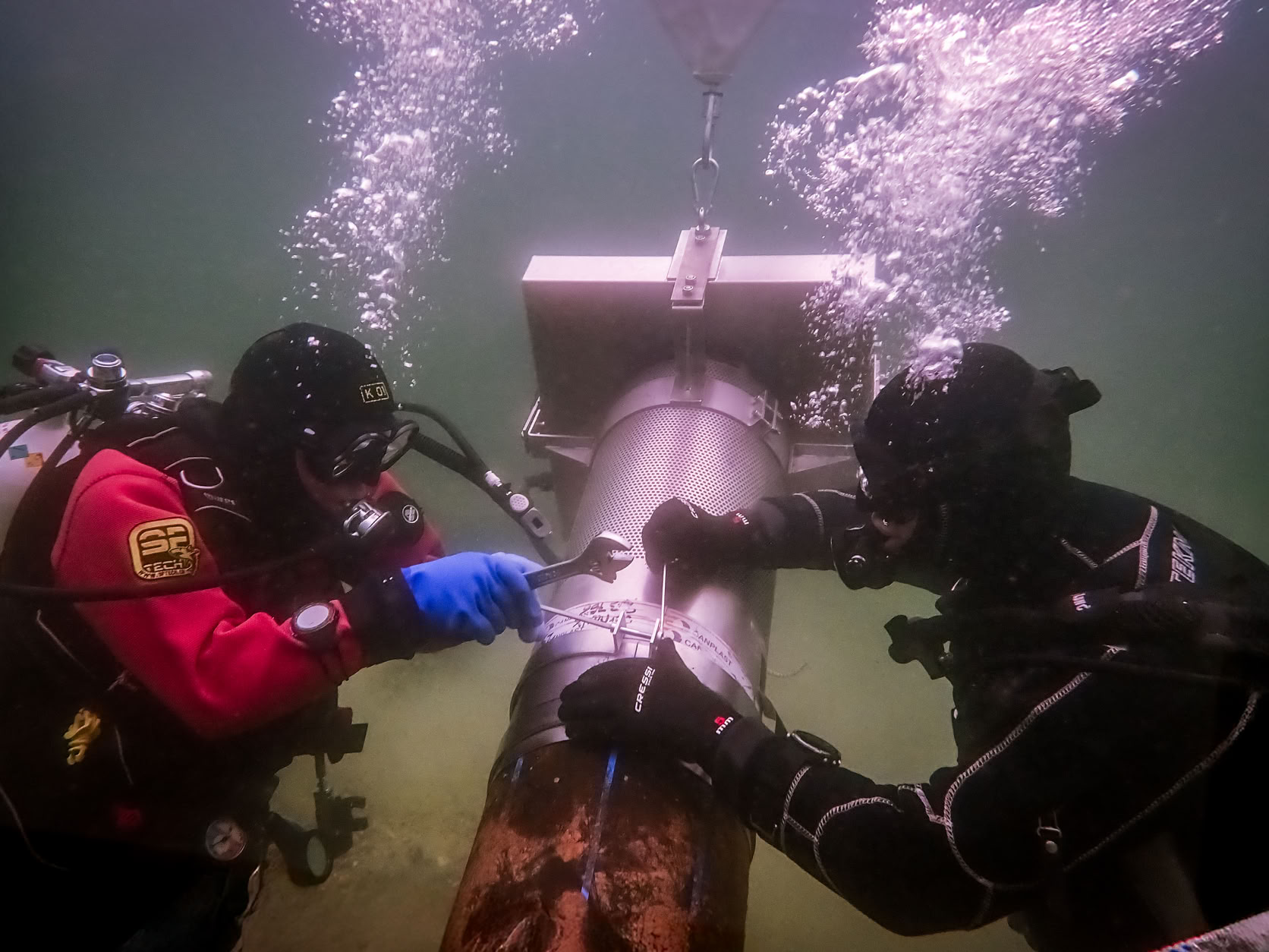 Montage d'un pilote sur une crépine dans un lac à 10 m de profondeur